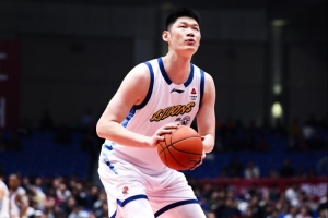 文班半场抡了16次 前5场有3次全场没超16&最多的是G1的25次！